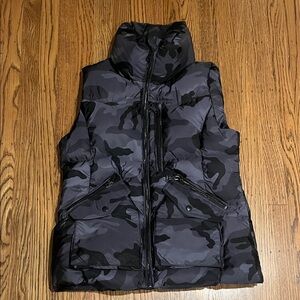 SAM. Vest